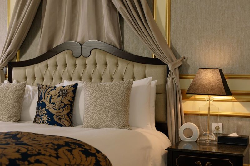 Classic Manor Room